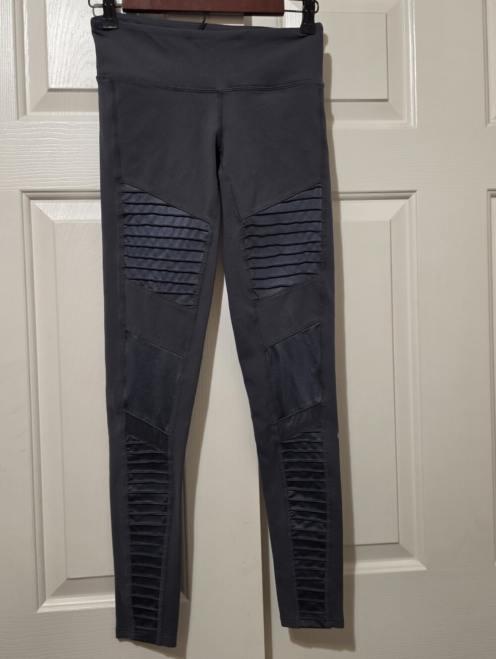 Alo yoga grey moto legging Sz XS